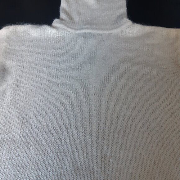 Bay Club SZ M Cream Silk, Angora Rabbit, Nylon & Lambswool Turtleneck Sweater - Picture 15 of 16